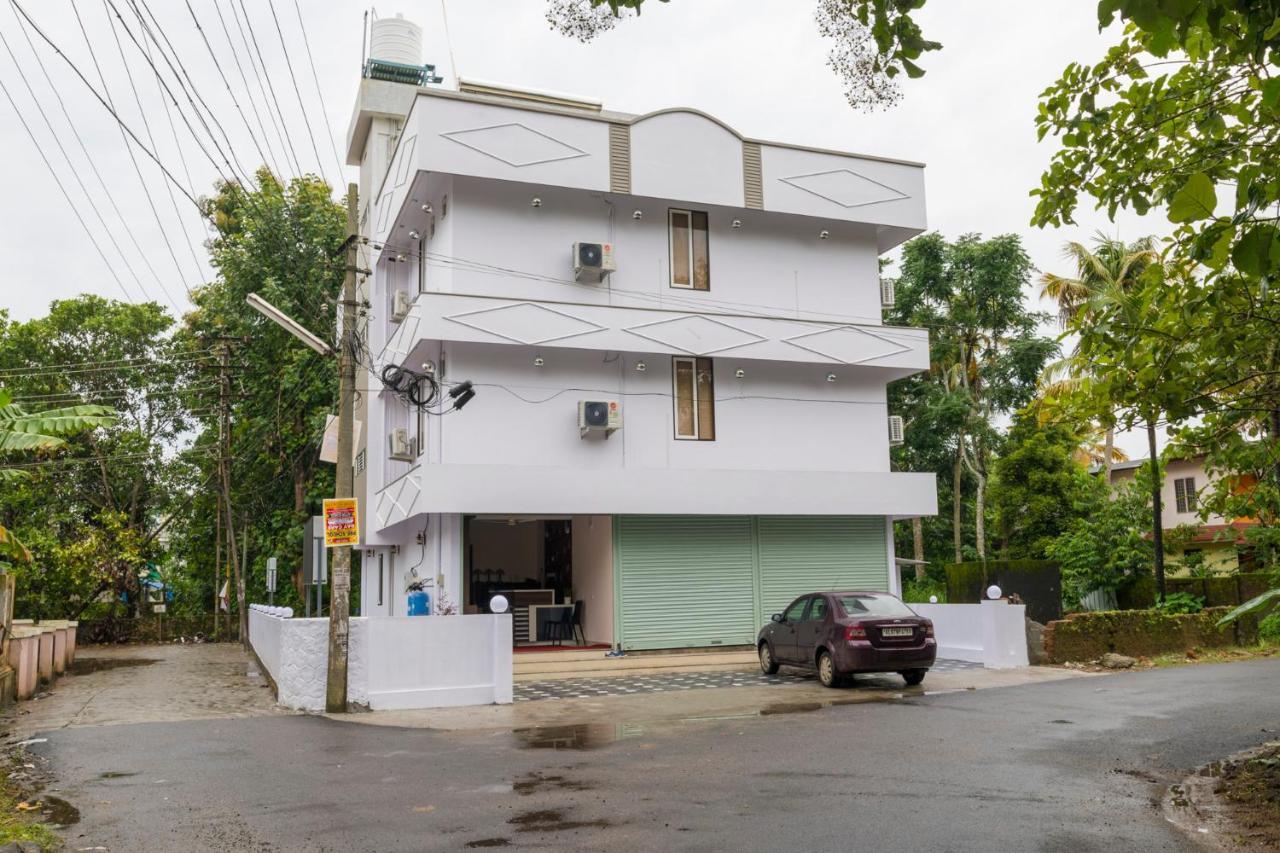 Blue Bell Cochin Airport Hotel Nedumbassery Ngoại thất bức ảnh